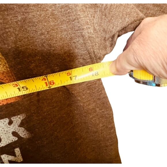 Unisex Size S Big Foot Sasquatch Short Sleeve Hide and Seek Distressed T-shirt - Picture 4 of 5